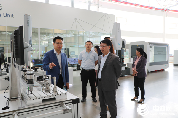 中關村新型電池技術創(chuàng)新聯(lián)盟秘書長于清教一行參觀考察海克斯康制造智能