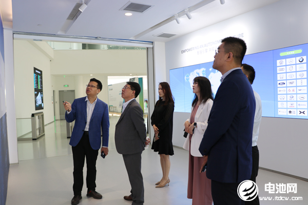 中關村新型電池技術創(chuàng)新聯(lián)盟秘書長于清教一行參觀考察海克斯康制造智能