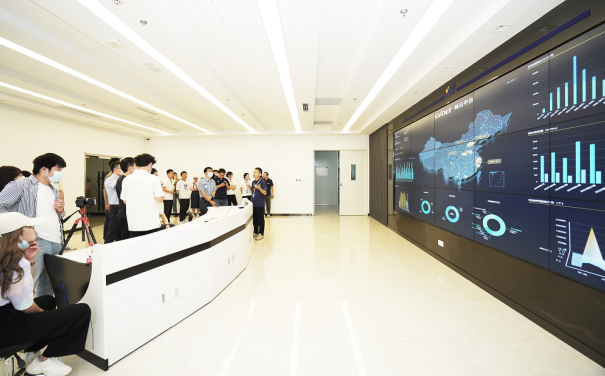 走進(jìn)蜂巢創(chuàng)新中心 直擊短刀針刺 走進(jìn)蜂巢創(chuàng)新中心 直擊短刀針刺