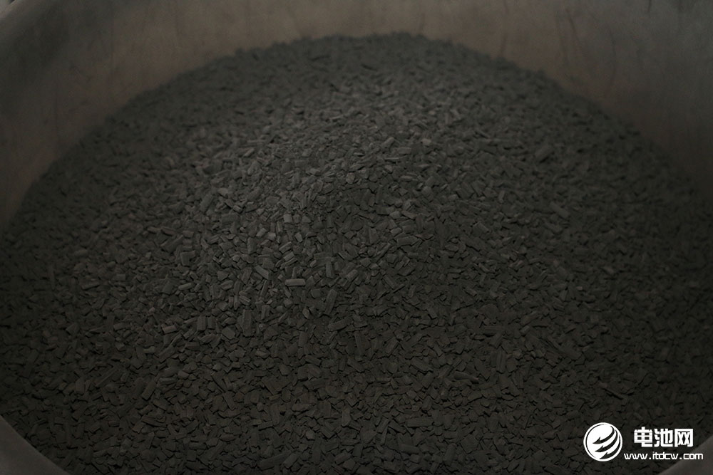 磷酸鐵鋰領域投資擴產項目盤點:跨界高熱背后隱憂凸顯