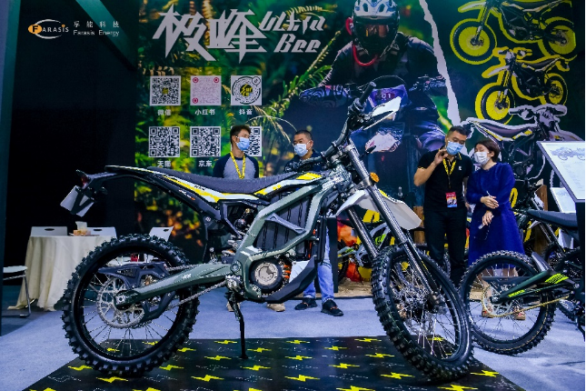 新上市的虬龍極蜂使用孚能科技提供的74V 55Ah三元鋰電池