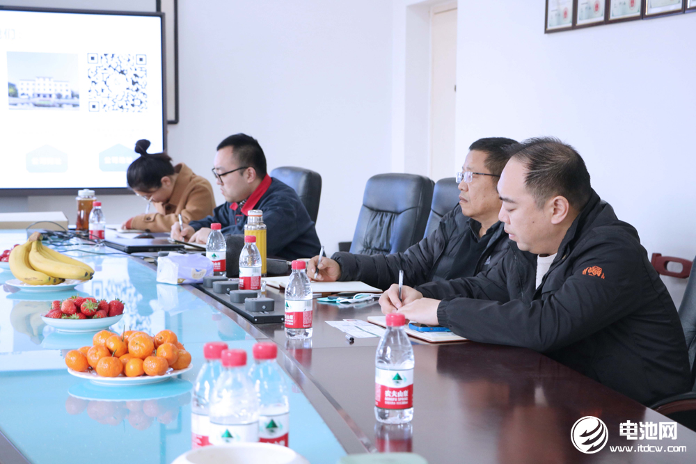 中國(guó)電池新能源產(chǎn)業(yè)鏈調(diào)研團(tuán)一行參觀考察中天新能