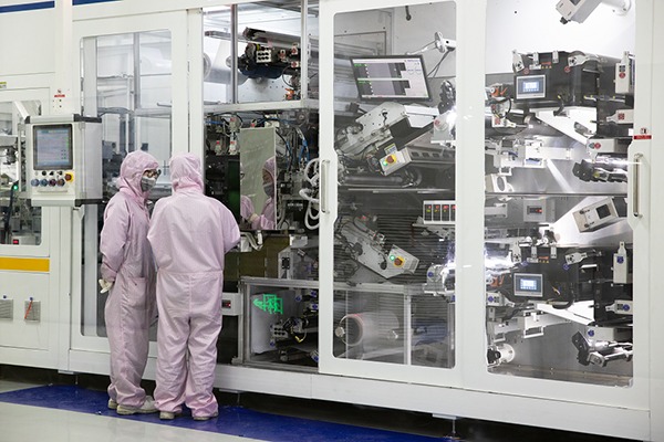 蜂巢能源鹽城基地正式導(dǎo)入自研第三代超高速“飛疊”疊片技術(shù)