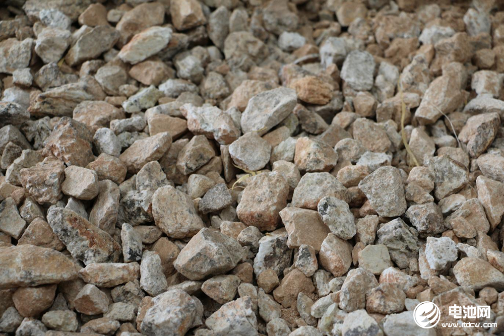 價格大跌近70%！啥“鋰”由經(jīng)歷過山車行情？接下來怎么走？