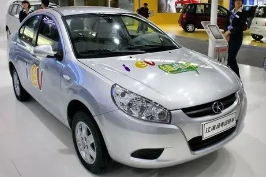 江淮iEV系列采用同悅平臺,依托燃油車的車身,進行電氣化的重新布置,采用18650電池 江淮iEV系列采用同悅平臺,依托燃油車的車身,進行電氣化的重新布置,采用18650電池