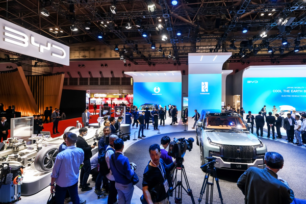 仰望U8和騰勢D9亮相