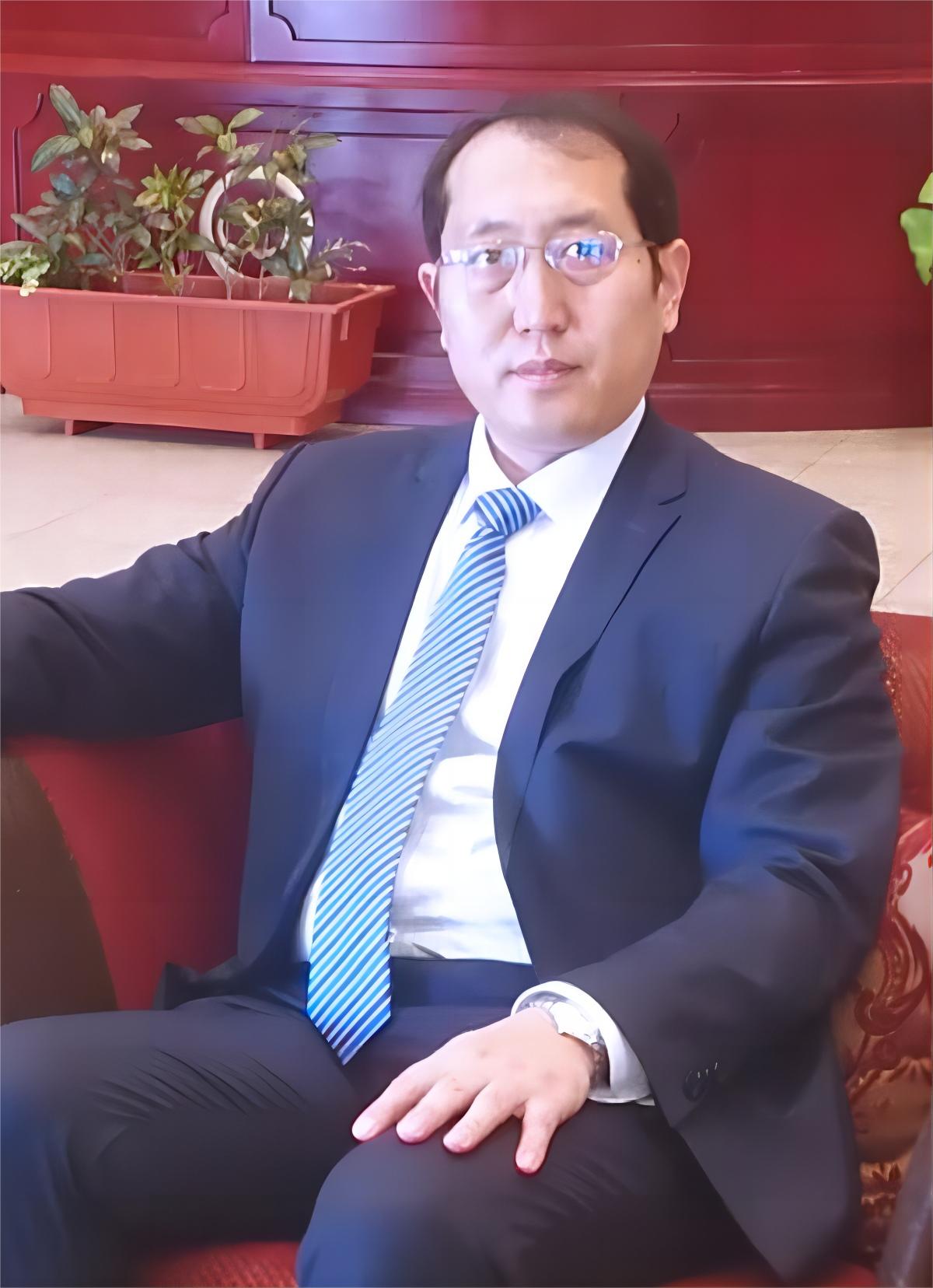 常州華彩新能源科技有限公司 董事長(zhǎng) 李向東 常州華彩新能源科技有限公司 董事長(zhǎng) 李向東