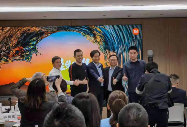 何小鵬、李斌、雷軍、王傳福、李想（從左到右） 圖/華夏同學會圈內人士