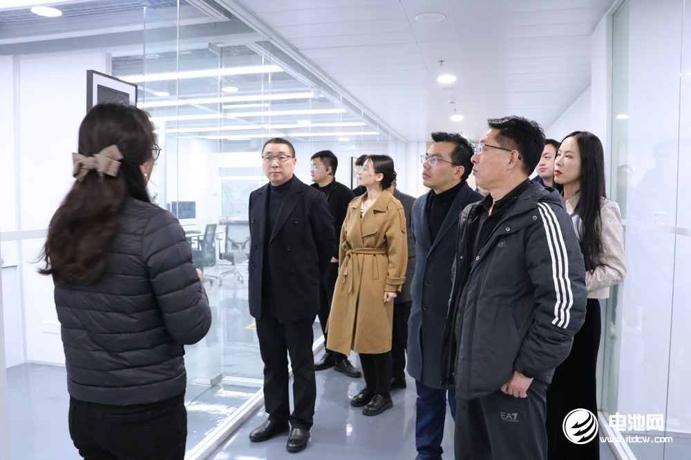中國電池新能源產業鏈調研團一行參觀考察天鵬電源 中國電池新能源產業鏈調研團一行參觀考察天鵬電源