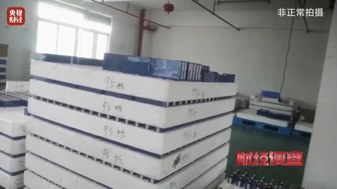 巨大安全隱患!“三無”鋰電池黑作坊,竟藏身居民樓!記者調查現場,突然起火→ 巨大安全隱患!“三無”鋰電池黑作坊,竟藏身居民樓!記者調查現場,突然起火→