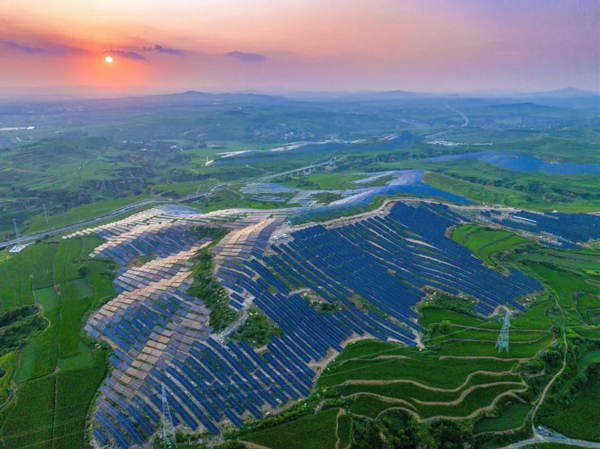 山西晉城澤州北義城光伏發(fā)電場 圖片來源：國家電網(wǎng)