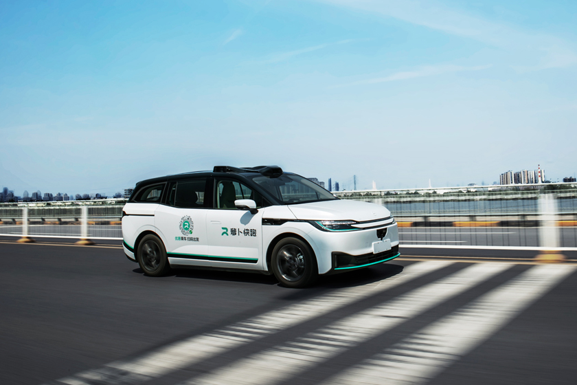 蘿卜快跑贏了，原來用了蜂巢能源的短刀快充電池！