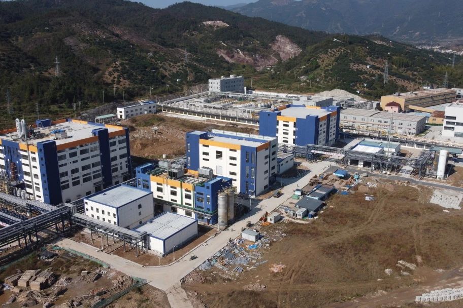 【電解液周報】兩大六氟磷酸鋰項目迎新進展！百億級添加劑項目傳新動態