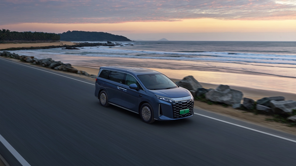 引領(lǐng)中大型智能MPV新趨勢!比亞迪夏售價24.98萬元起 引領(lǐng)中大型智能MPV新趨勢!比亞迪夏售價24.98萬元起