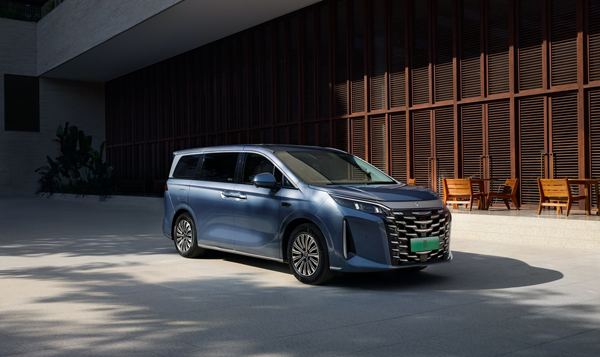 引領(lǐng)中大型智能MPV新趨勢!比亞迪夏售價24.98萬元起 引領(lǐng)中大型智能MPV新趨勢!比亞迪夏售價24.98萬元起