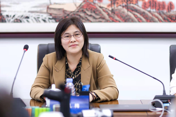 比克電池李鳳梅：祝愿全行業同仁向“芯”而行，順“芯”如意！