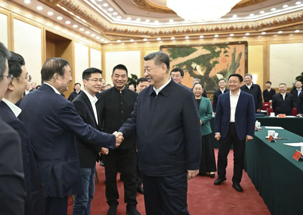 2月17日,中共中央總書記、國家主席、中央軍委主席習近平在京出席民營企業座談會并發表重要講話。這是習近平同民營企業負責人親切交流。 新華社記者 李學仁 攝 2月17日,中共中央總書記、國家主席、中央軍委主席習近平在京出席民營企業座談會并發表重要講話。這是習近平同民營企業負責人親切交流。 新華社記者 李學仁 攝