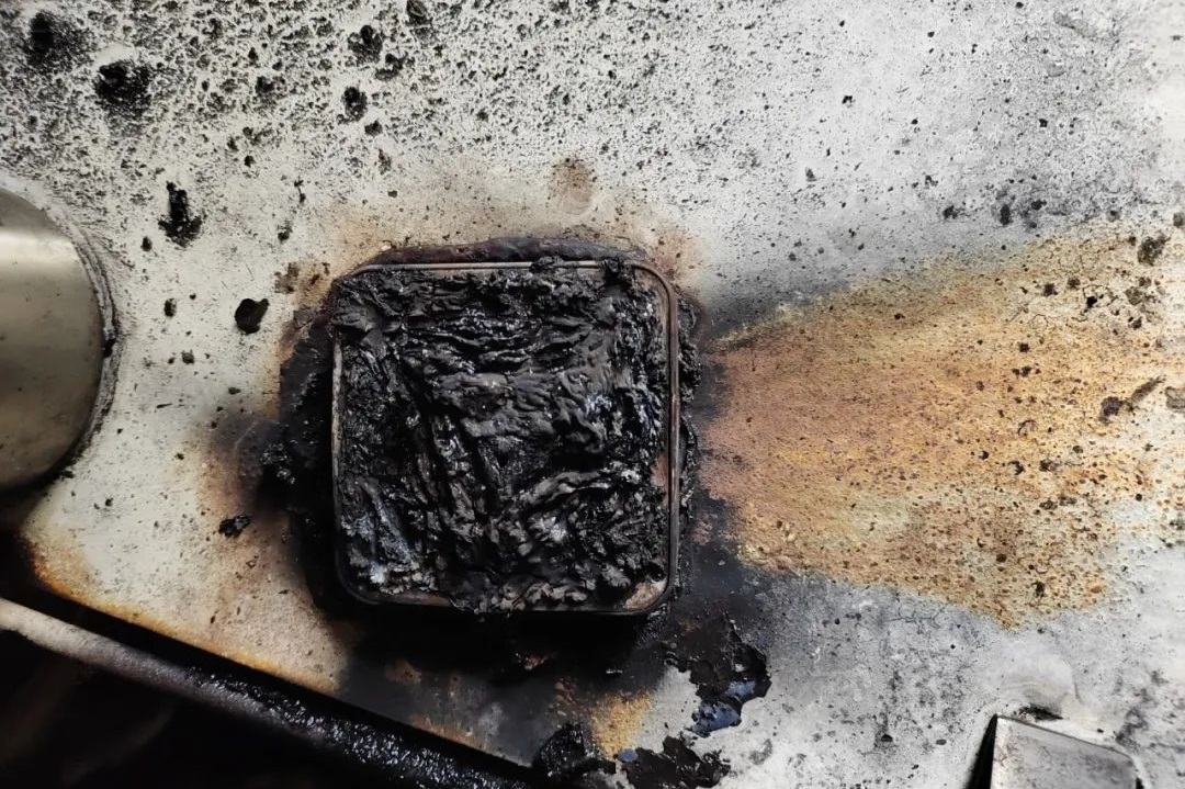 背后有“炸”！一周超160萬(wàn)臺(tái)召回，為何充電寶變“充電爆”？