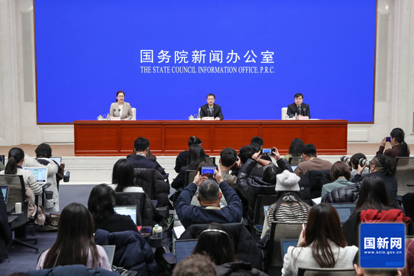 我國已建成全球最大最完整新能源產業鏈 新能源車產銷連續11年全球居首